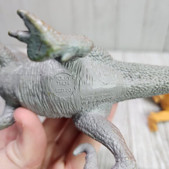 Boley Tyrannosaurus Velociraptor Dinosaurs Detailed Figure Realistic - Set Of 2 - Picture 7 of 10
